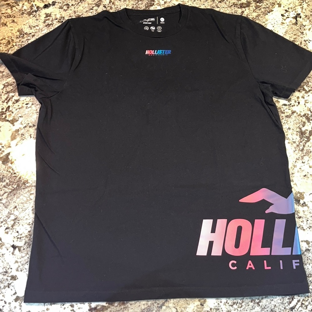 Hollister sport knit T-shirt and a size XL